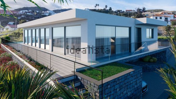 3-bedroom freehold villa in Santa Cruz/Caniço — photo 4 of 5