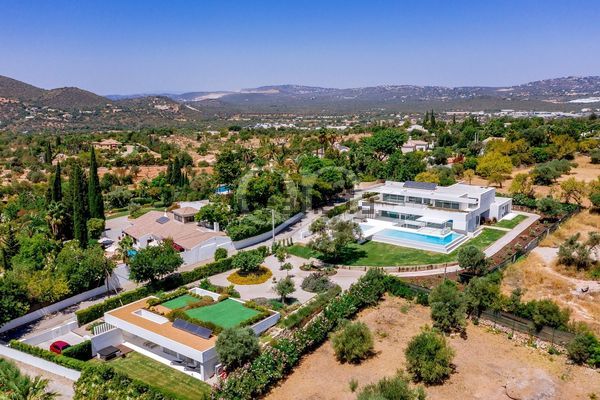 8-bedroom freehold villa in Loulé/Vilamoura — photo 3 of 5