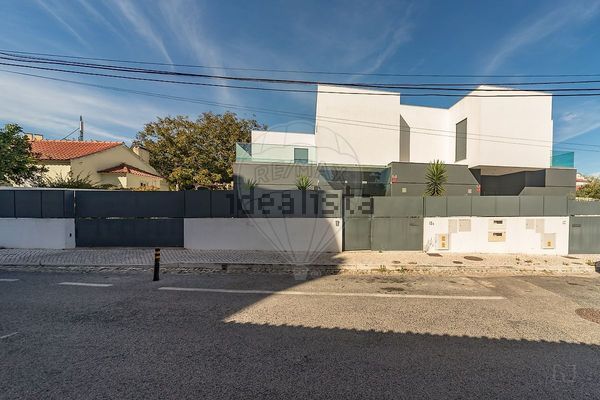 Detached house in Rua Cravos, Rinchoa, Rio de Mouro — image 4