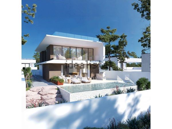 4-bedroom freehold villa in Faro — photo 1 of 5