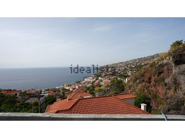 3-bedroom freehold villa in Santa Cruz/Caniço — photo 1 of 5