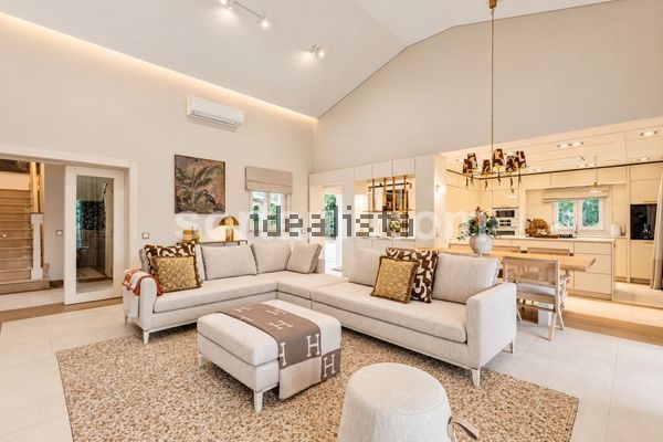 4-bedroom freehold villa in Loulé/Vilamoura — photo 1 of 5
