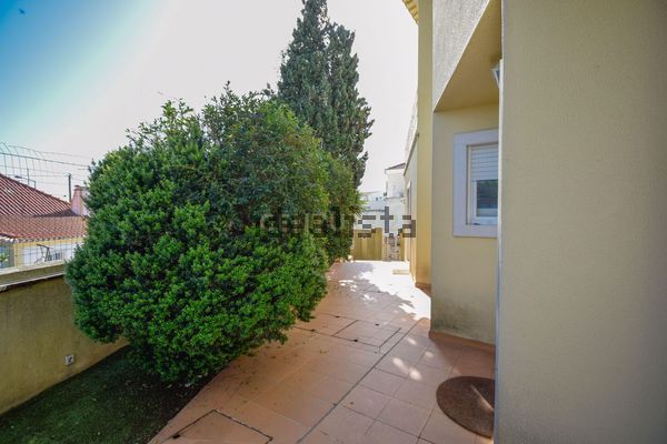 3-bedroom freehold villa in Cascais/Estoril — photo 5 of 5