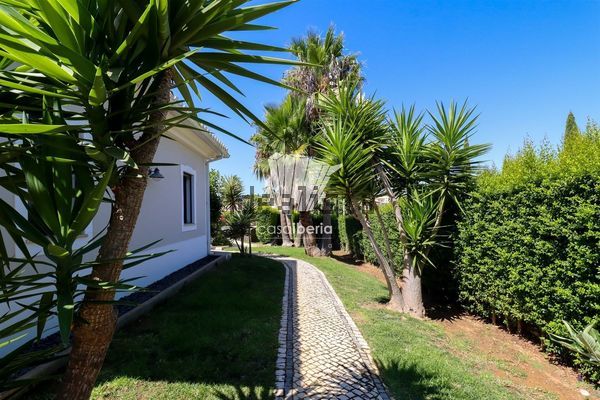 4-bedroom freehold villa in Lagoa/Carvoeiro — photo 2 of 5