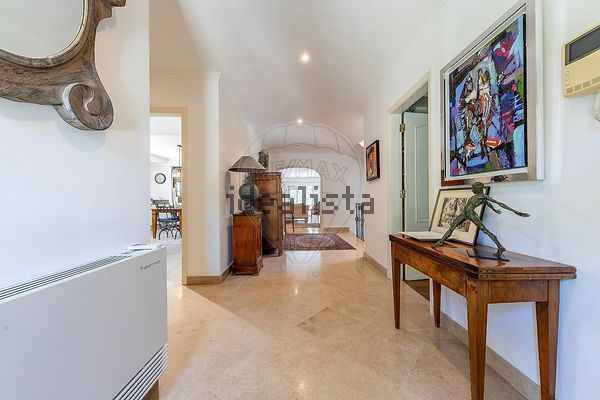 4-bedroom freehold villa in Cascais/Estoril — photo 4 of 5
