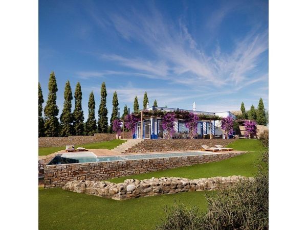 4-bedroom freehold villa in Faro — photo 1 of 5