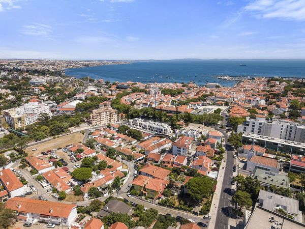 4-bedroom freehold villa in Cascais/Estoril — photo 3 of 5