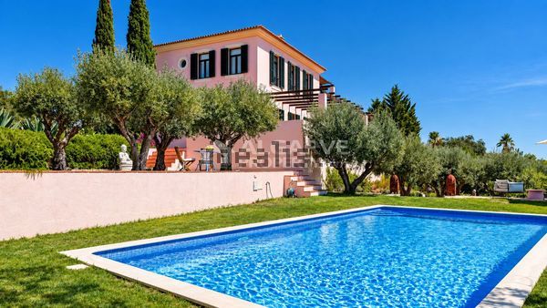 2-bedroom freehold villa in Faro — photo 1 of 5
