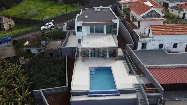3-bedroom freehold villa in Funchal — photo 3 of 5