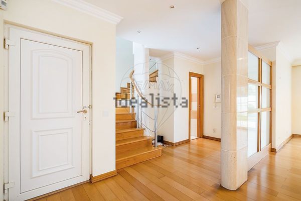4-bedroom freehold villa in Cascais/Estoril — photo 3 of 5