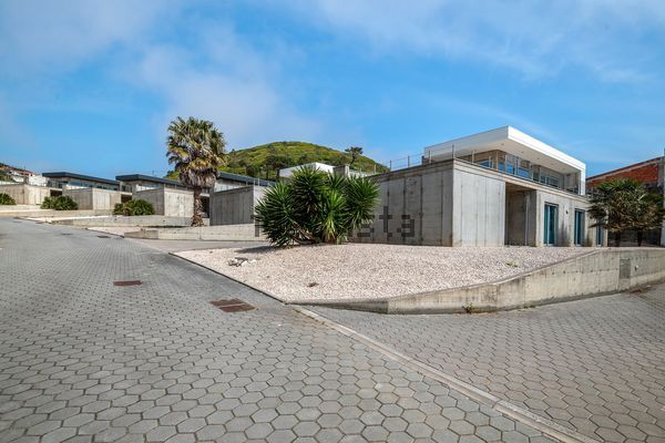 3-bedroom freehold villa in Alcobaça/São Martinho do Porto — photo 2 of 5