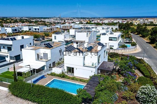 4-bedroom freehold villa in Tavira — photo 2 of 5