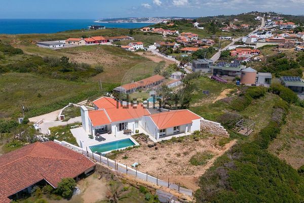 3-bedroom freehold villa in Alcobaça/São Martinho do Porto — photo 3 of 5