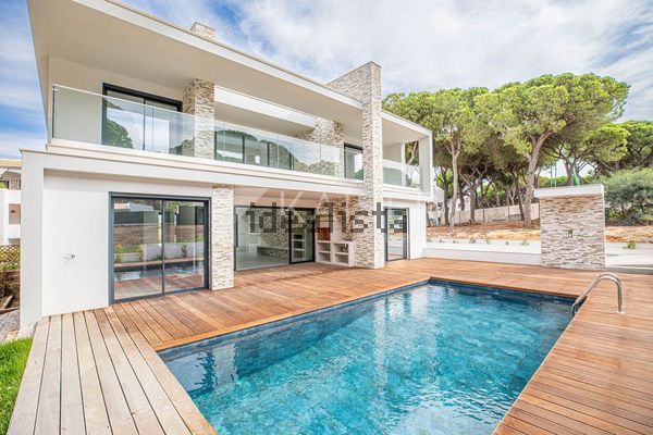 3-bedroom freehold villa in Albufeira — photo 1 of 5