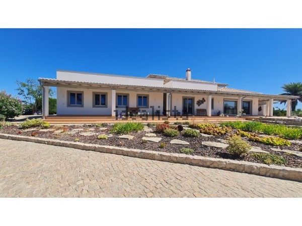 3-bedroom freehold villa in Tavira — photo 2 of 5