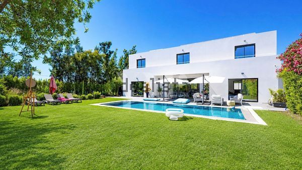 4-bedroom freehold villa in Loulé/Vilamoura — photo 1 of 5