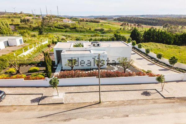 House in Serra D'El Rei — image 3