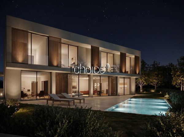 4-bedroom freehold villa in Cascais/Estoril — photo 1 of 5