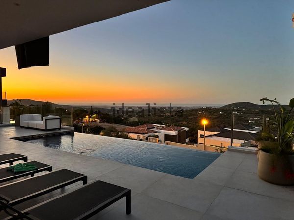 3-bedroom freehold villa in Faro — photo 1 of 5
