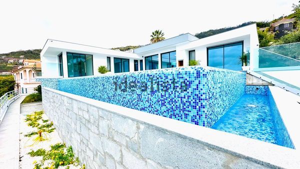 3-bedroom freehold villa in Calheta — photo 3 of 5