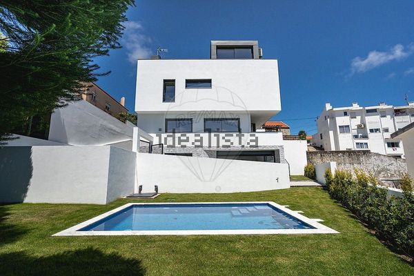 4-bedroom freehold villa in Cascais/Estoril — photo 1 of 5