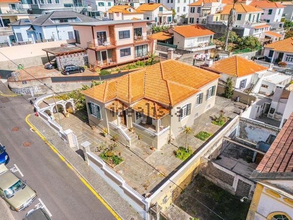 4-bedroom freehold villa in Funchal — photo 2 of 5