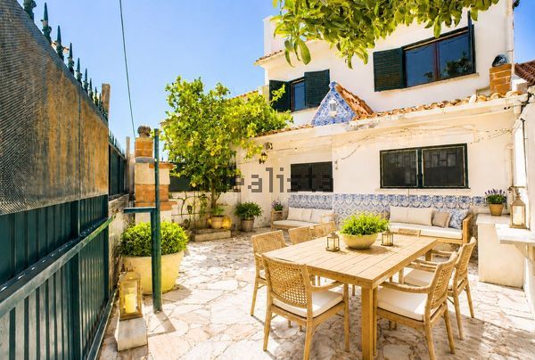 4-bedroom freehold villa in Cascais/Estoril — photo 1 of 5