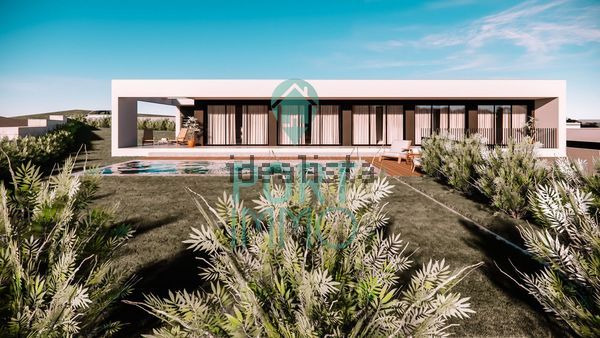3-bedroom freehold villa in Alcobaça/São Martinho do Porto — photo 2 of 5