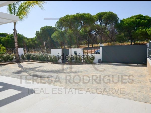 3-bedroom freehold villa in Loulé/Vilamoura — photo 3 of 5