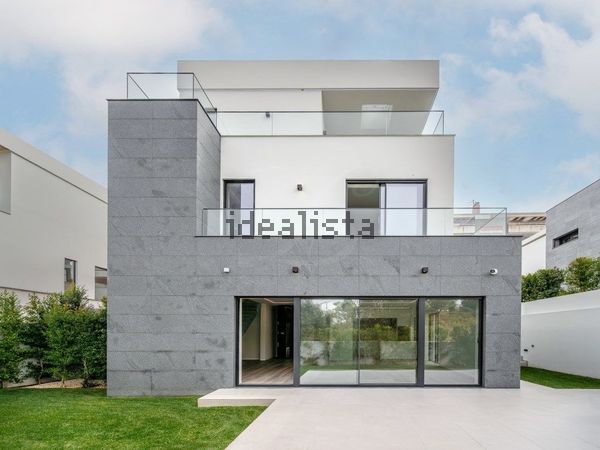 4-bedroom freehold villa in Cascais/Estoril — photo 2 of 5