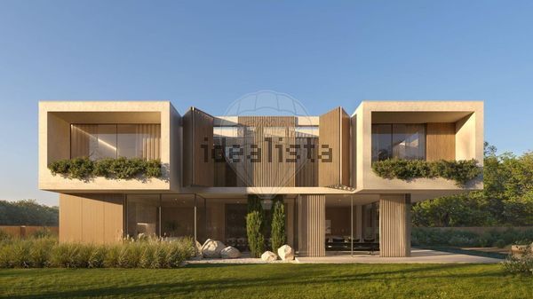 4-bedroom freehold villa in Cascais/Estoril — photo 1 of 5