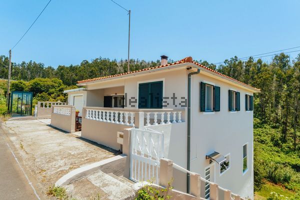 4-bedroom freehold villa in Calheta — photo 2 of 5
