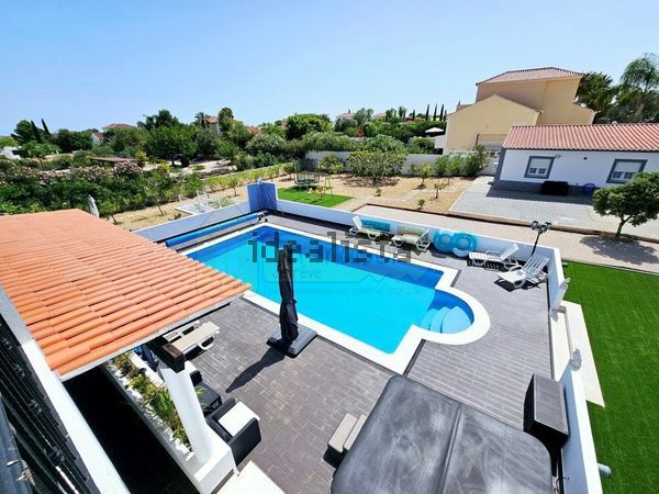 4-bedroom freehold villa in Olhão — photo 3 of 5