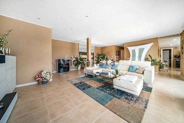 4-bedroom freehold villa in Portimão — photo 2 of 5