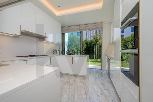 3-bedroom freehold villa in Cascais/Estoril — photo 4 of 5
