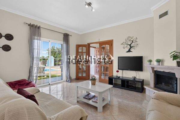4-bedroom freehold villa in Loulé/Vilamoura — photo 2 of 5