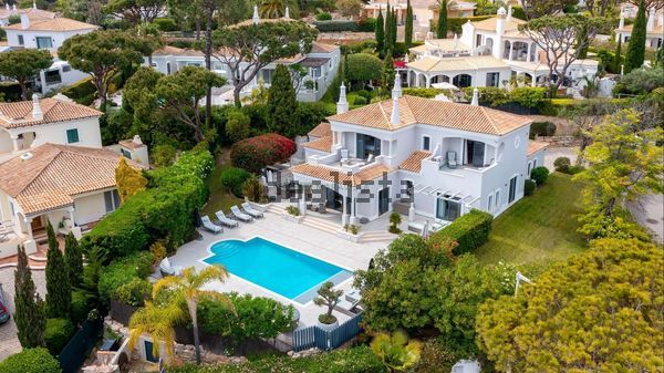5-bedroom freehold villa in Loulé/Vilamoura — photo 1 of 5