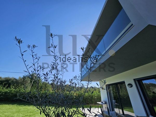 4-bedroom freehold villa in Faro — photo 2 of 5