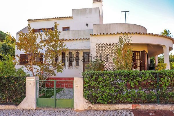 Detached house in Rua Teixeira Gomes, Quinta do Eucalipto - Ilha de Faro, Montenegro