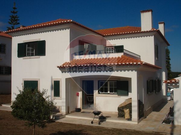 Detached house in Igreja Nova e Cheleiros — image 5