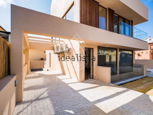 5-bedroom freehold villa in Cascais/Estoril — photo 1 of 5