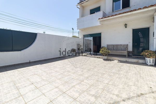 Detached house in Rua Sargento Bernardeco, Casais de Mem Martins, Rio de Mouro — image 4