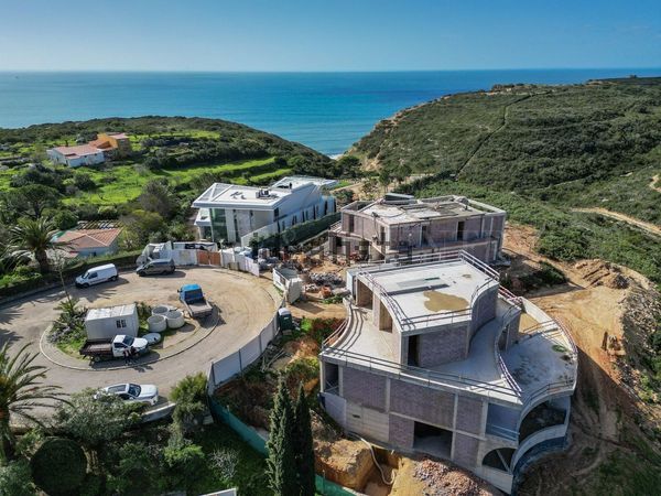 4-bedroom freehold villa in Albufeira — photo 5 of 5