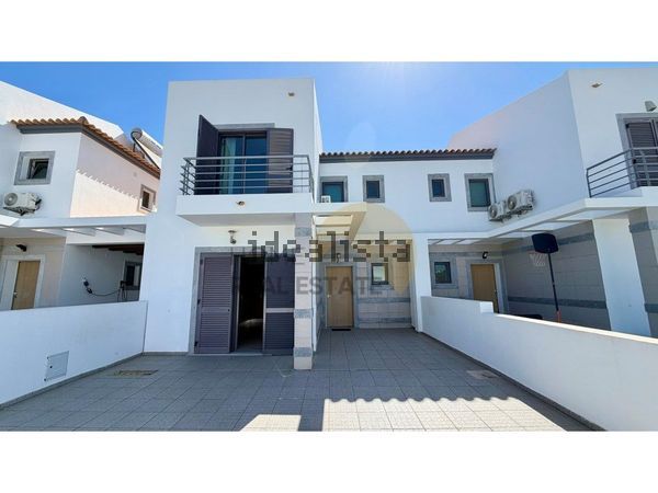 3-bedroom freehold villa in Albufeira — photo 2 of 5