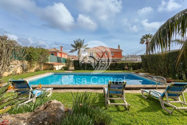 4-bedroom freehold villa in Cascais/Estoril — photo 1 of 5