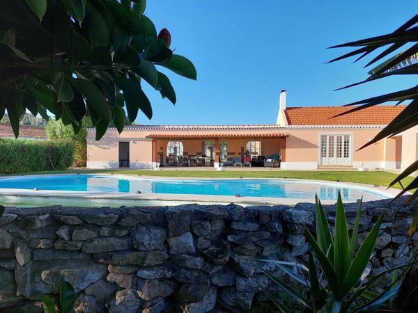 4-bedroom freehold villa in Cascais/Estoril — photo 2 of 5
