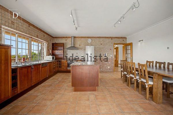 Detached house in Ferreiras — image 4