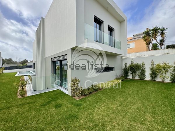 4-bedroom freehold villa in Cascais/Estoril — photo 2 of 5