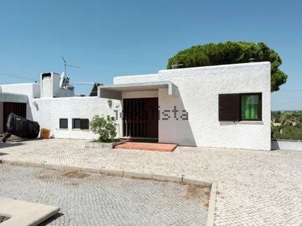 3-bedroom freehold villa in Loulé/Vilamoura — photo 1 of 5