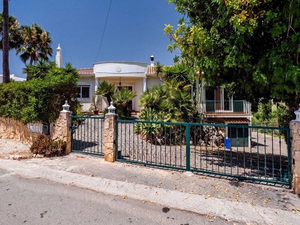 Detached house in Rua da Guine-Bissau, Centro de Carvoeiro, Lagoa e Carvoeiro — image 3